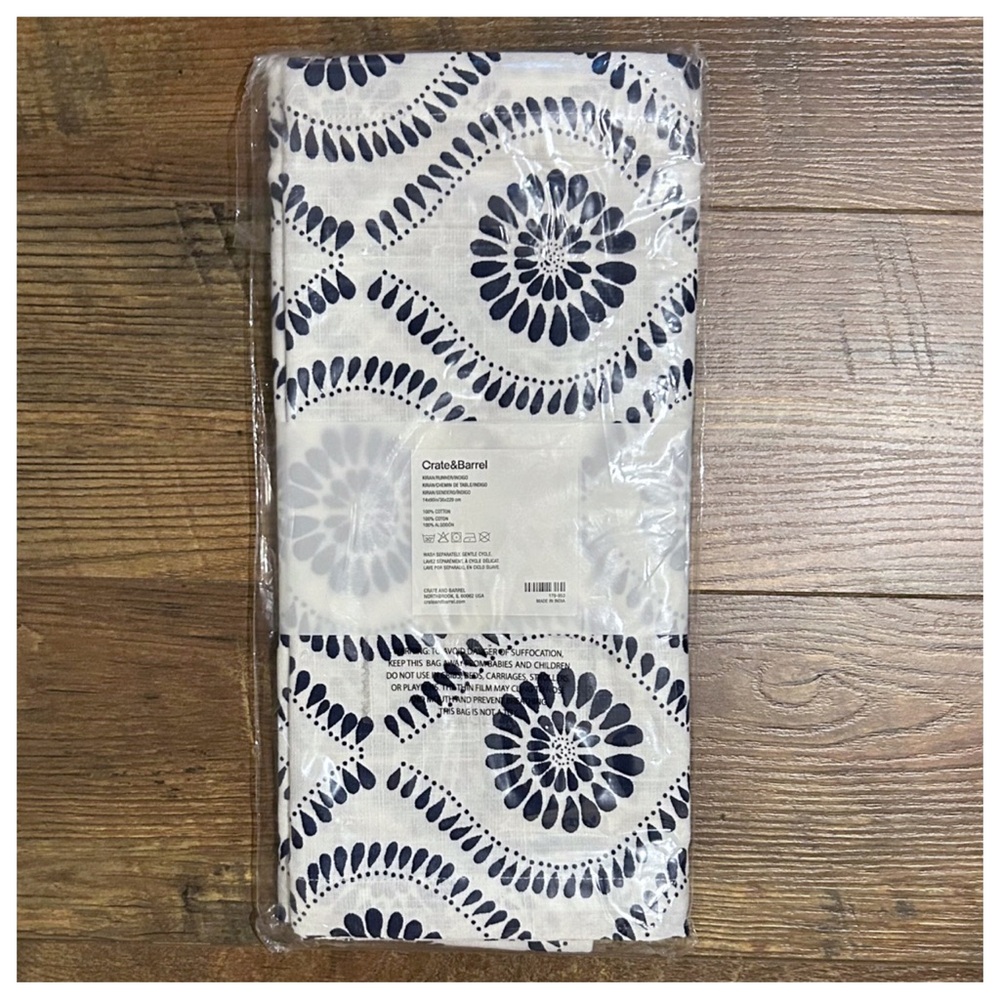 NWT Crate & Barrel Koran Table Runner - Picture 3 of 7
